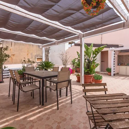 Apartment Lampara